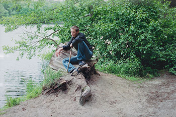 Boy on Stump by Stephen Waddell vendu pour $6,875