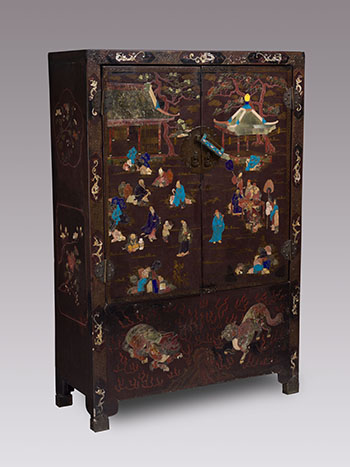 A Rare Chinese Soapstone and  Mother-of-Pearl Inlay Black Lacquer Cabinet, 18th/19th Century par Chinese Artist