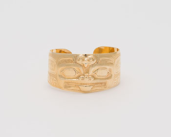 Haida Bear and Frog by Clarence Mills vendu pour $13,750