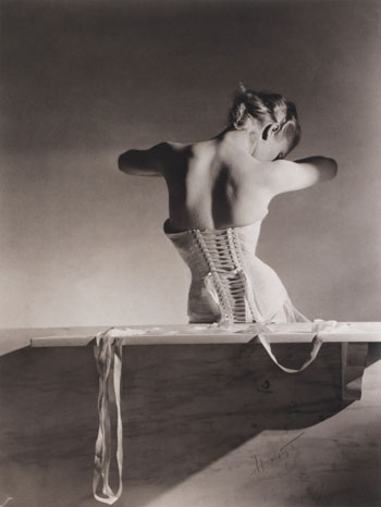 Mainbocher Corset by Horst P. Horst vendu pour $21,240