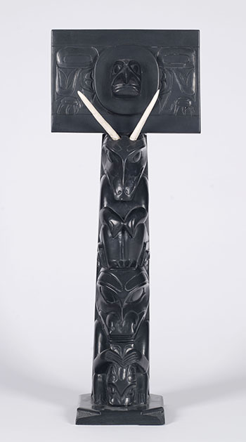 Haida Totem by Rufus Moody vendu pour $1,375