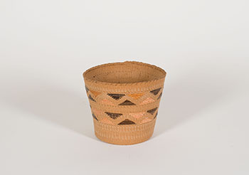 Tlingit Berry Basket by Unidentified Tlingit vendu pour $563