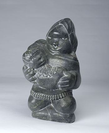 Mother and Child by Johnny Inukpuk vendu pour $750