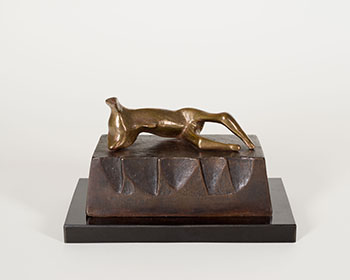 Reclining Figure: Wedge Base by Henry  Moore vendu pour $43,250