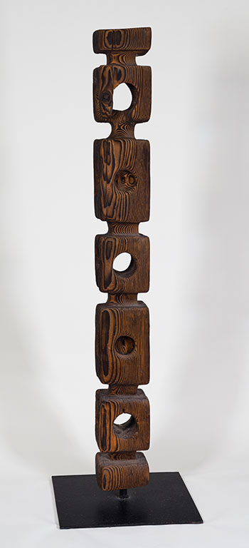 Bois Totem by Armand Vaillancourt vendu pour $22,500