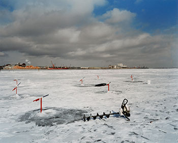 Pêche sur la glace, Longueuil, 2007 by Bertrand Carrière vendu pour $219
