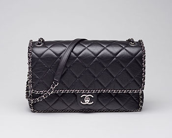 A BLACK QUILTED LAMB LEATHER MEDIUM CHAIN CLASSIC FLAP WITH LIGHT SILVER HARDWARE par  CHANEL