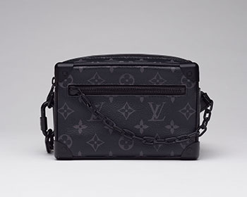 A BLACK MONOGRAM MINI SOFT TRUNK par  LOUIS VUITTON