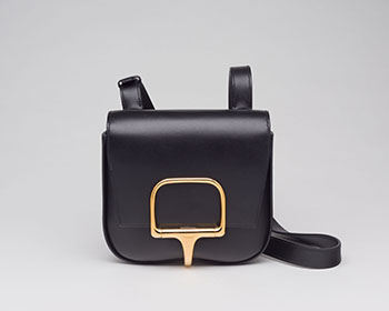A BLACK BOX LEATHER DELLA CAVALLERIA MINI WITH GOLD HARDWARE par  HERMÈS