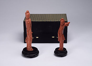 Two Chinese Coral Carved Ladies, First Half 20th Century par  Chinese Art