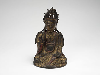 A Chinese Gilt and Polychromed Bronze Seated Figure of Guanyin, Ming Dynasty 16th/17th Century par  Chinese Art