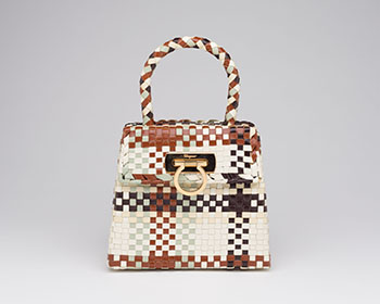 A GANCINI LEATHER INTRECCIATO TOP HANDLE BAG WITH GOLD HARDWARE par  SALVATORE FERRAGAMO