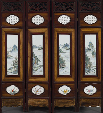 A Chinese Four Panel Famille Rose Table Screen, Republican Period par  Chinese Art