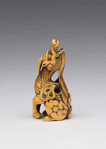 A Well-Carved Japanese Ivory Netsuke of a Kirin, Edo Period, 18th to 19th Century par  Japanese Art