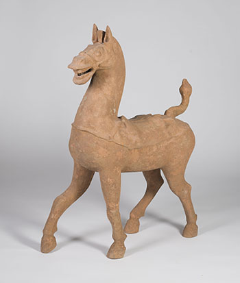 A Large Chinese Earthenware Model of a Horse, Han Dynasty (206 BC - AD 220) par  Chinese Art