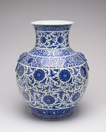 A Large Chinese Blue and White Ming-Style Hu Vase, Qianlong Mark, 19th Century par  Chinese Art