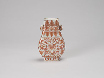 A Chinese Iron Red Hu Vase, Republican Period par  Chinese Art