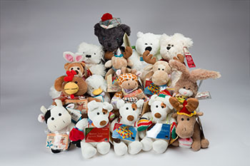 16 Charity Plush Toys par Hudson's Bay Company 