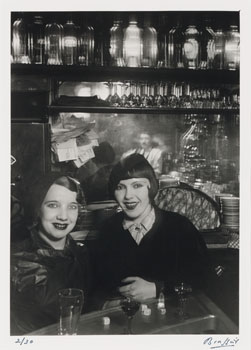 Deux filles à Montmartre par  Brassai