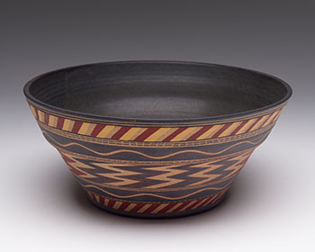 Bowl with Red and Yellow Design par Judith Cranmer