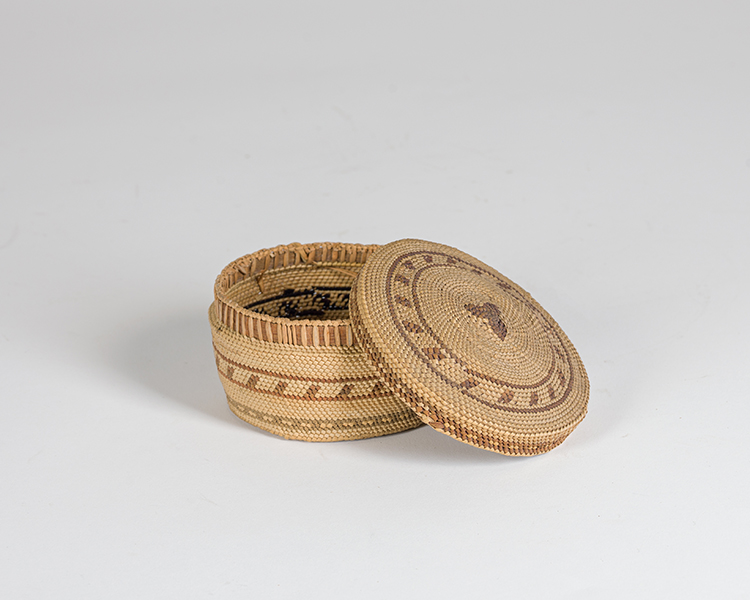 Lidded Basket par Unidentified Nuu-chah-nulth