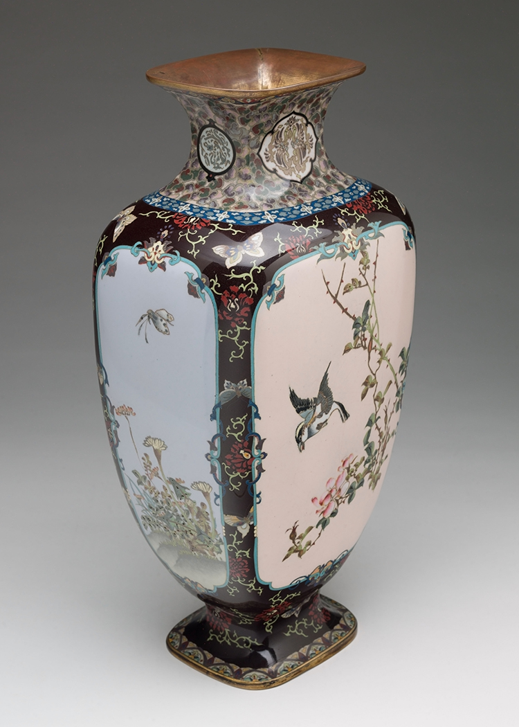 A Large Japanese Cloisonné Enamel 'Landscape' Vase, Early 20th Century par  Japanese Art