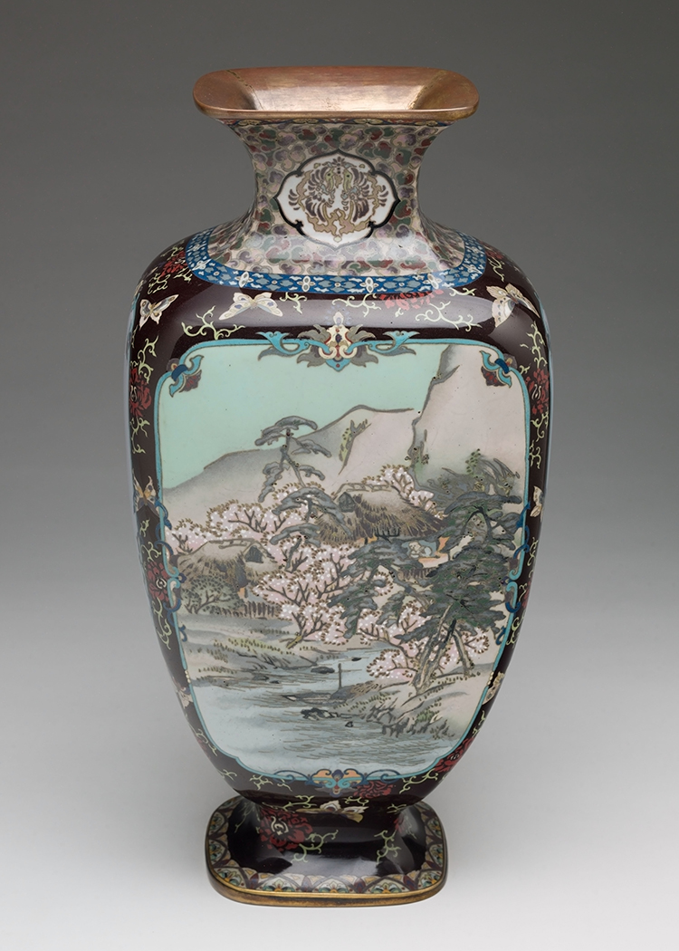 A Large Japanese Cloisonné Enamel 'Landscape' Vase, Early 20th Century par  Japanese Art