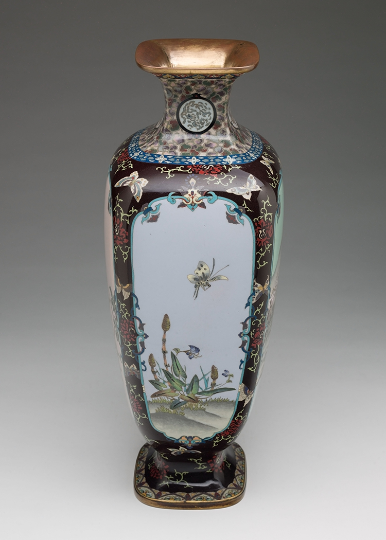 A Large Japanese Cloisonné Enamel 'Landscape' Vase, Early 20th Century par  Japanese Art