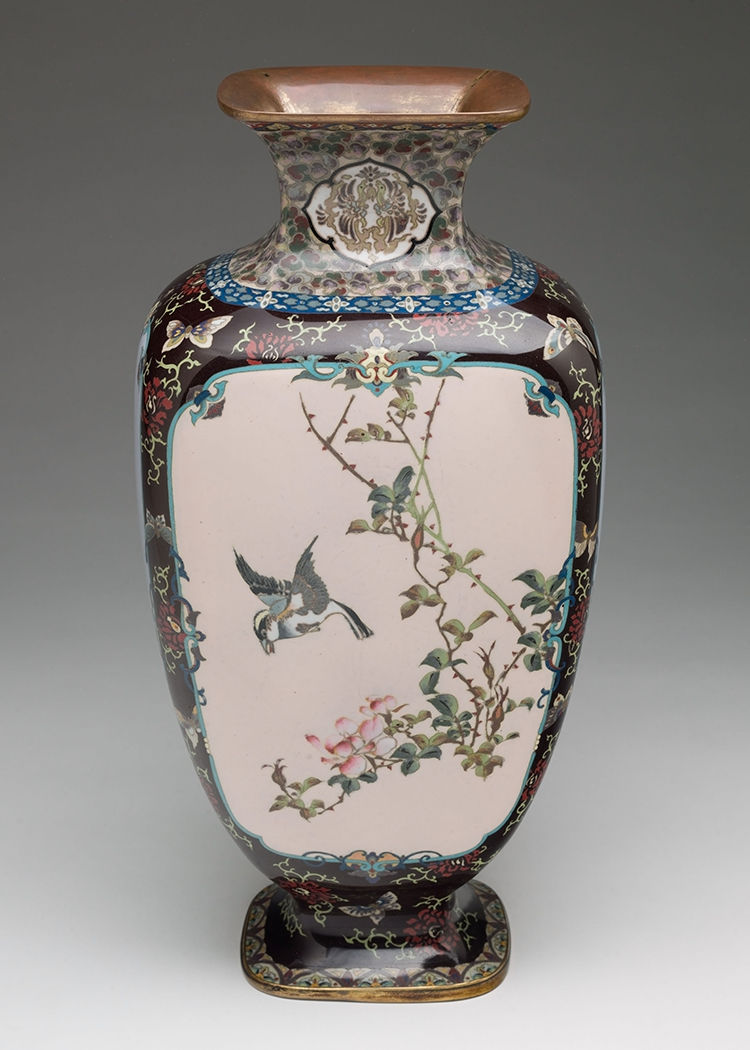 A Large Japanese Cloisonné Enamel 'Landscape' Vase, Early 20th Century par  Japanese Art