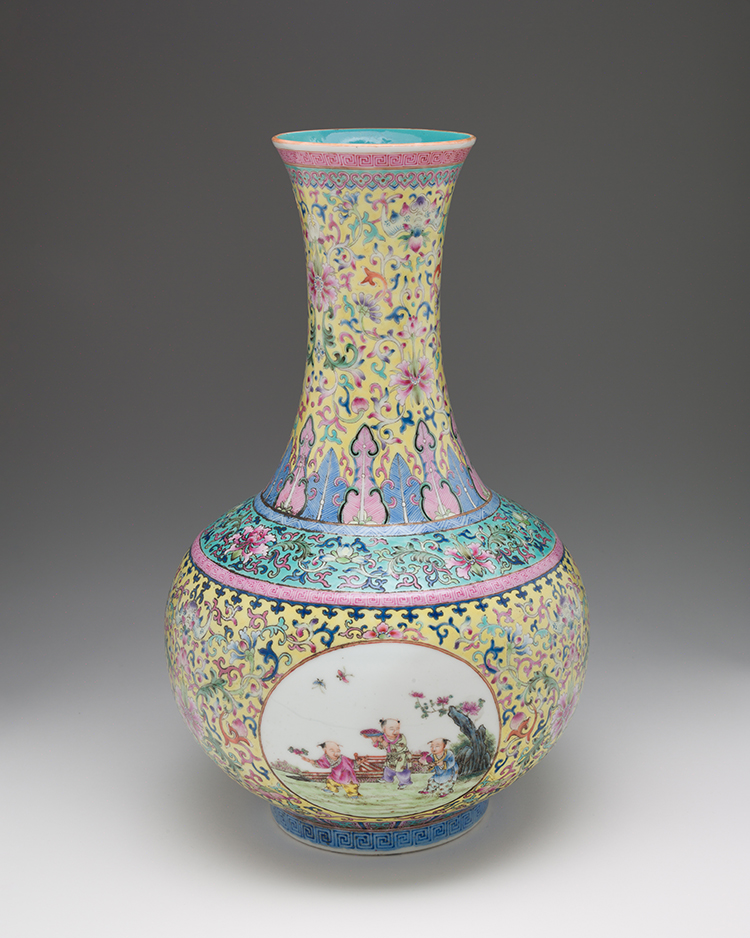 A Chinese Yellow Ground Famille Rose 'Boys' Vase, Tianquiping, Qianlong Mark,
Republican Period (1911-1949) par  Chinese Art