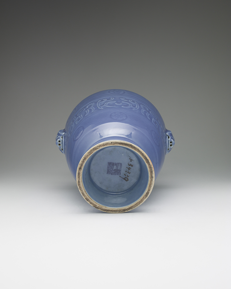 A Chinese Sky Blue Glazed Archaistic Vase, Qianlong Mark, Republican Period (1911-1949) par  Chinese Art