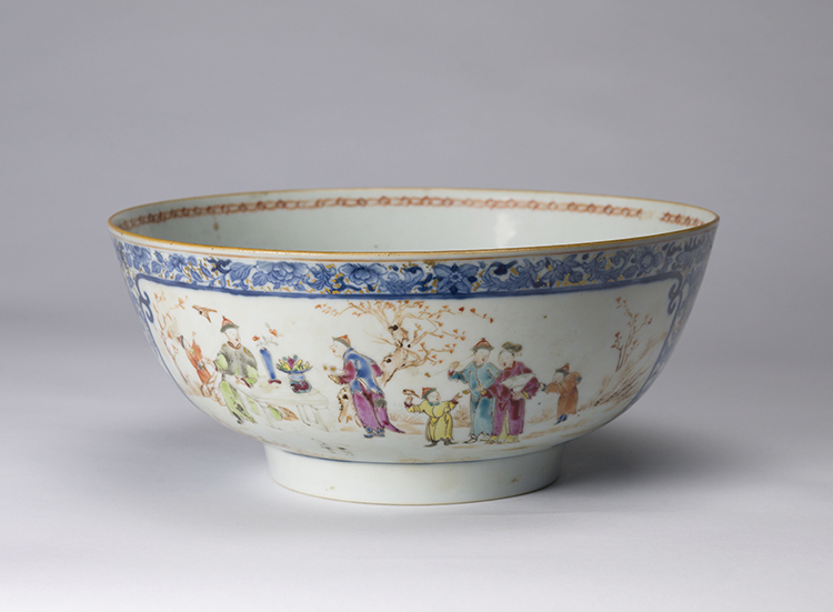 Large Chinese Export Famille Rose Punch Bowl par  Chinese Art