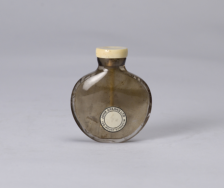 Chinese Smoky Quartz Dragon Snuff Bottle, 19th Century par  Chinese Art