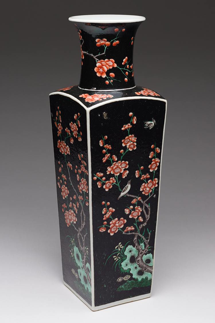 A Large Chinese Famille Noire Faceted 'Fauna and Prunus' Vase, 19th Century par  Chinese Art