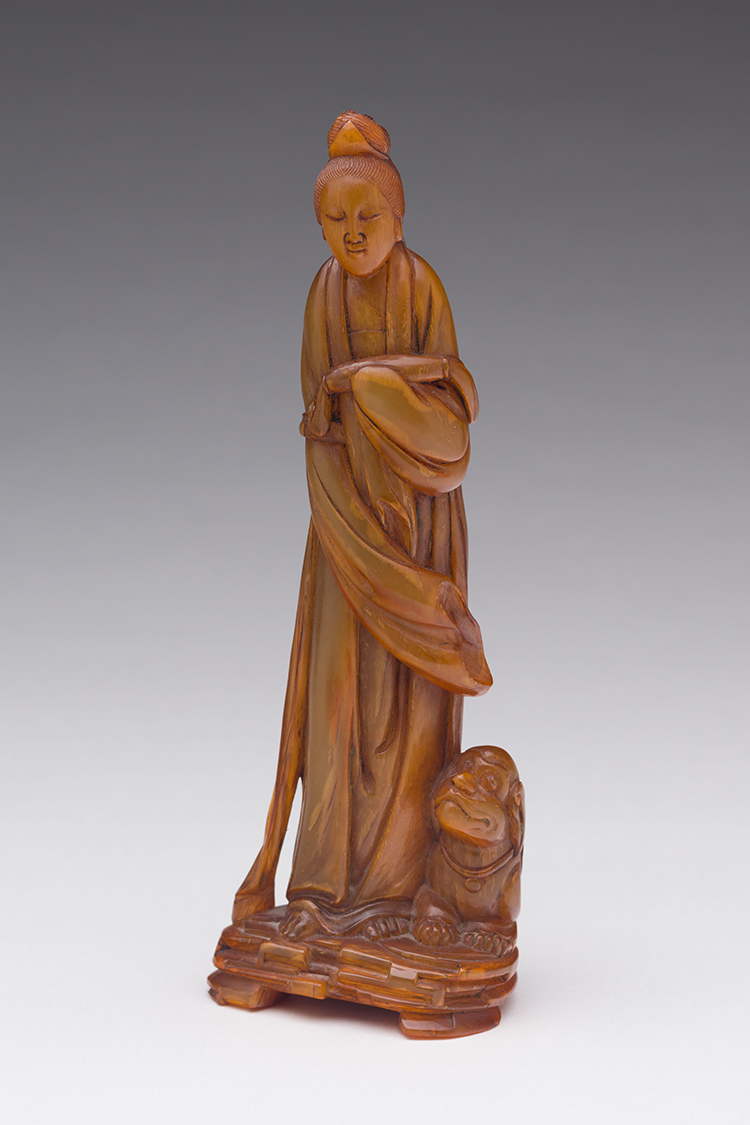 Chinese Carved Horn Figure of a Lady, Qing Dynasty, Late 19th Century par  Chinese Art