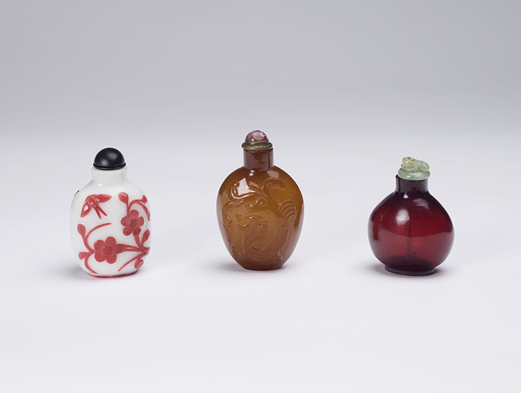 Three Large Chinese Snuff Bottles, 19th Century par  Chinese Art