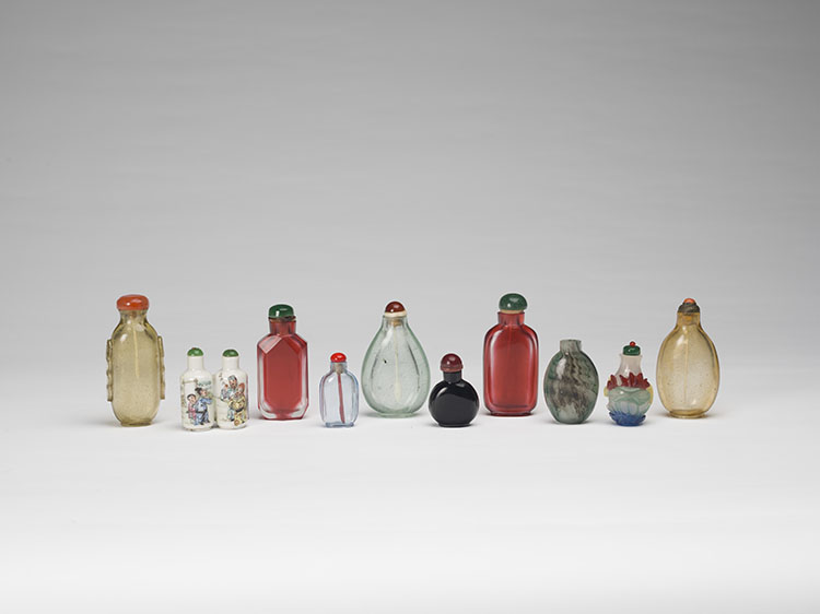 Five Chinese Glass Snuff Bottles, 19th Century par  Chinese Art