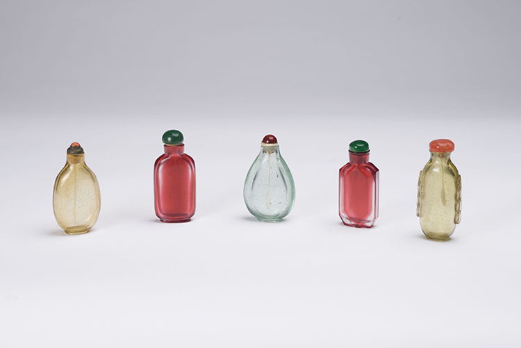 Five Chinese Glass Snuff Bottles, 19th Century par  Chinese Art