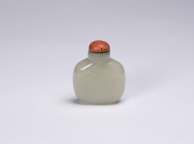 A Fine Chinese White Jade Horse Snuff Bottle, 19th Century par  Chinese Art