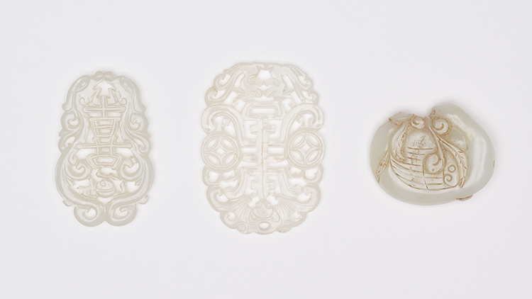 Three Chinese Jade Carved Pendants, 19th/20th Century par  Chinese Art