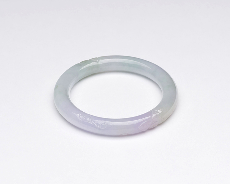 A Chinese Lavender and Apple Green Jadeite Bangle, 20th Century par Chinese Artist