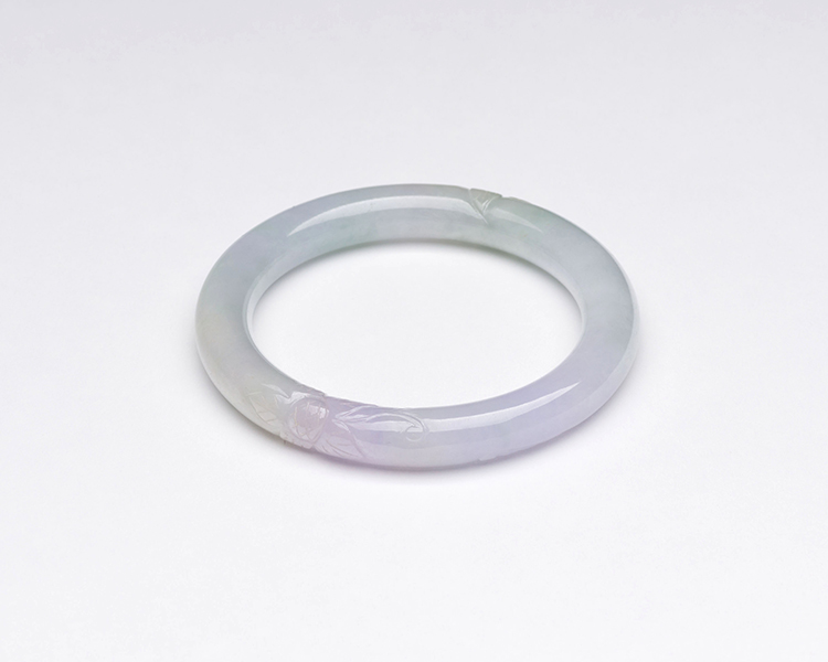 A Chinese Lavender and Apple Green Jadeite Bangle, 20th Century par Chinese Artist