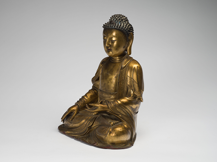 A Large Chinese Gilt Bronze Seated Figure of Buddha Shakyamuni, Ming Dynasty, 16th/17th Century par  Chinese Art