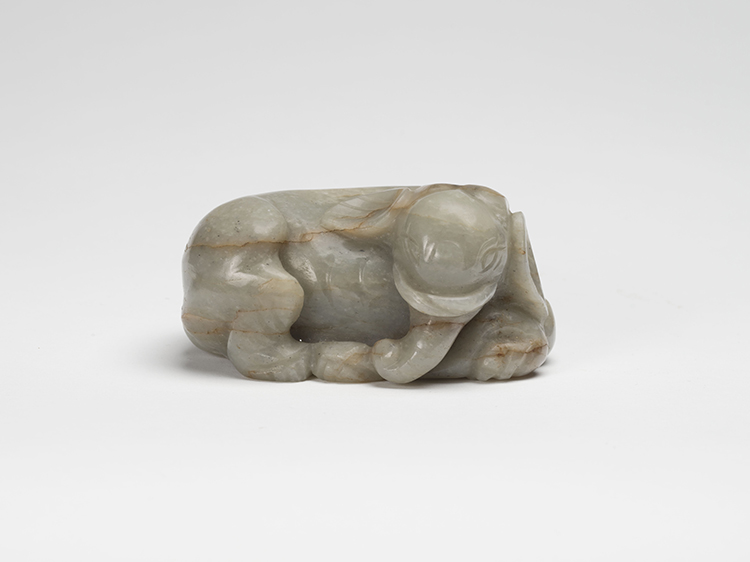 A Chinese Greyish Celadon Jade Carved Recumbent Elephant, Qing Dynasty par  Chinese Art