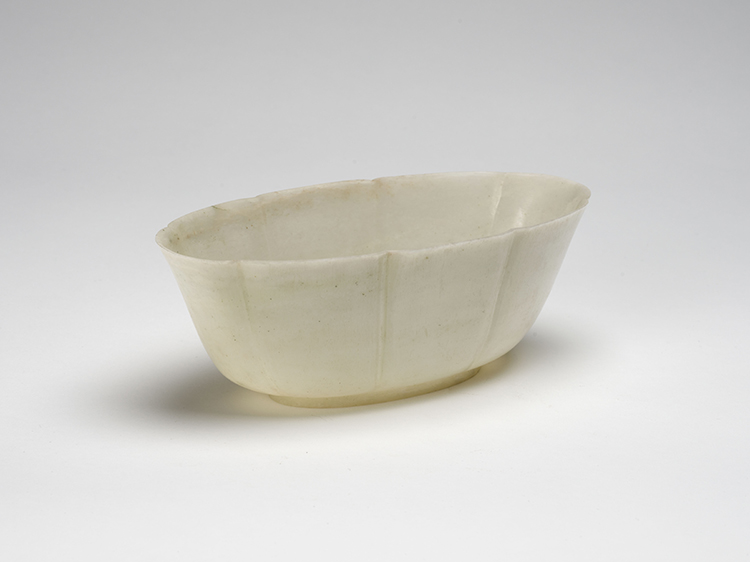 A Mottled Chinese White Jade Mughal-Style Bowl, Qing Dynasty par  Chinese Art