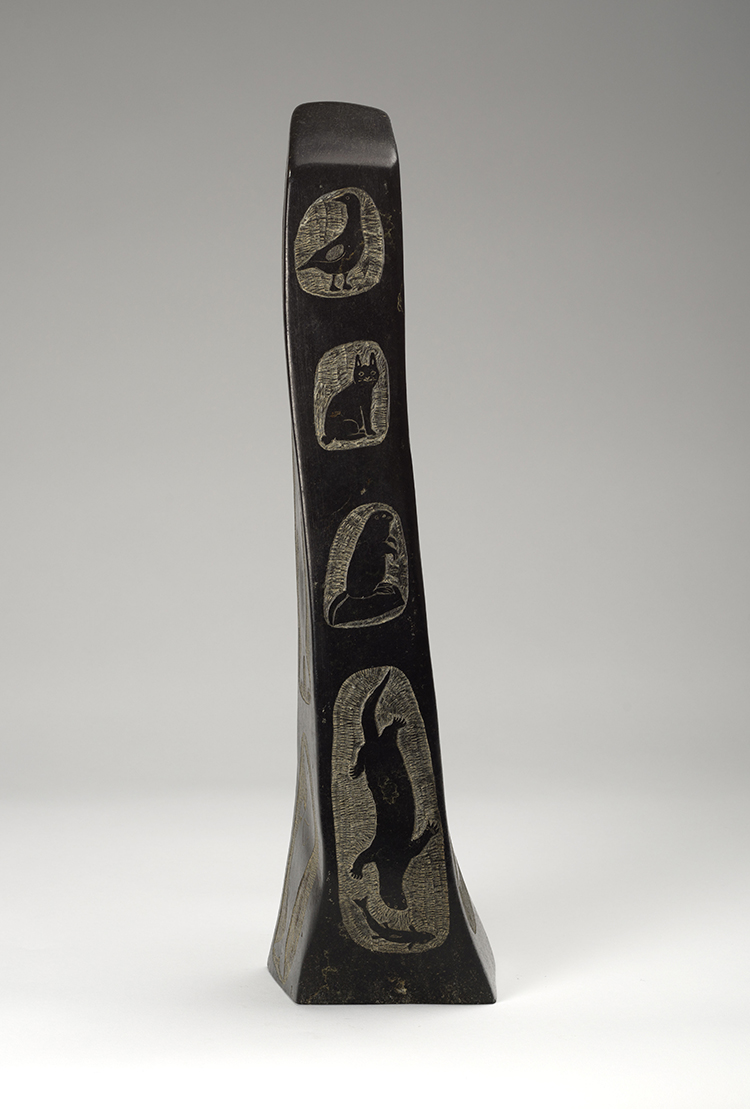 Obelisk with Incised Arctic Motifs par Attributed to Isa Aqiattusuk Smiler