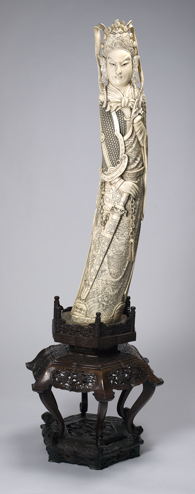 A Chinese Monumental Ivory Carved Standing Warrior, circa 1960 par  Chinese Art