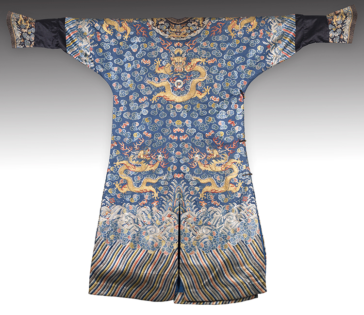 A Chinese Embroidered Silk Ground Dragon Robe, Jifu, Mid-19th Century par  Chinese Art