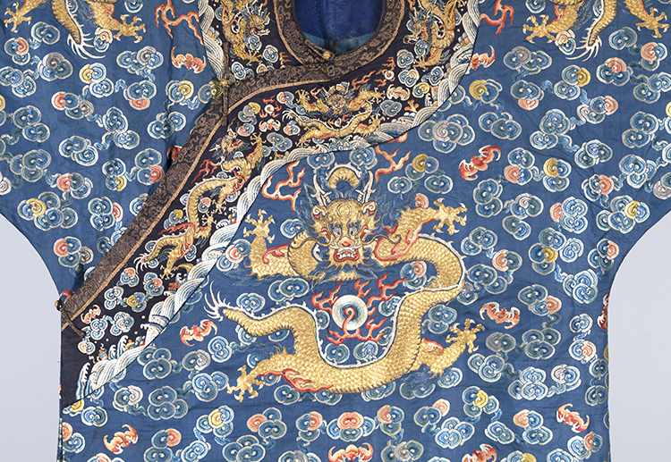 A Chinese Embroidered Silk Ground Dragon Robe, Jifu, Mid-19th Century par  Chinese Art