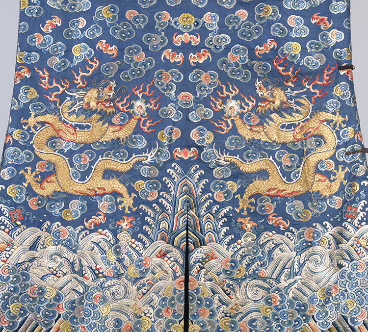 A Chinese Embroidered Silk Ground Dragon Robe, Jifu, Mid-19th Century par  Chinese Art